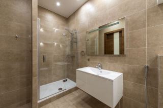 Mosaïque salle de bain : matières, pose, joints et entretien